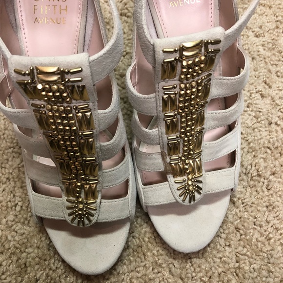 Saks Fifth Ave cream and gold heel - sz 8.5 - Picture 2 of 5